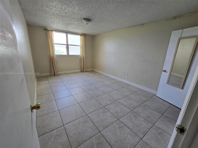Building Photo - 8255 Lake Dr