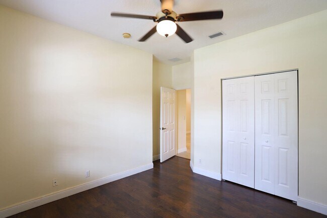 Building Photo - 7458 Via Luria