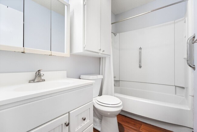 Building Photo - 9929 Village Briar