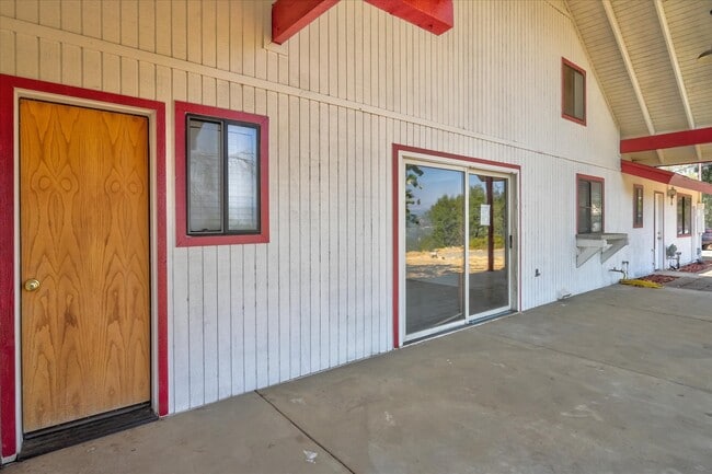 Building Photo - 29766 Tioga Dr