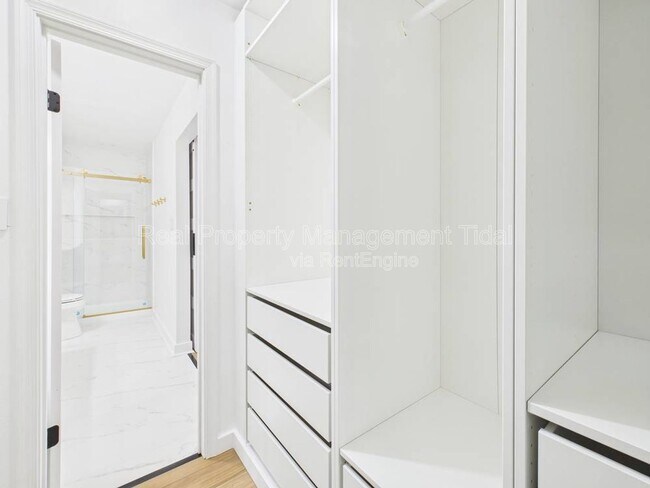 Building Photo - 236 Huntstree Pl