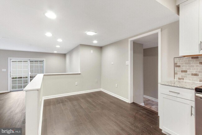 Building Photo - 1144 3rd St
