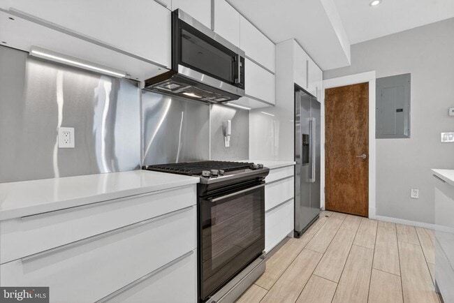 Building Photo - 1620 15th St NW