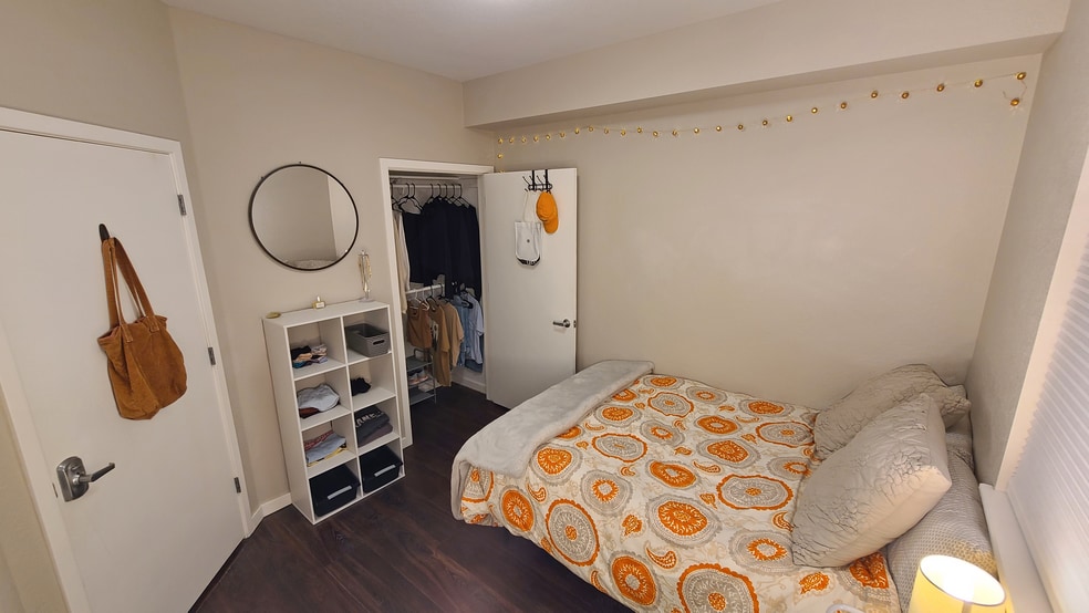 Front bedroom - 2850 E College Ave