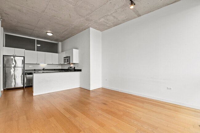 Building Photo - 235 W Van Buren St