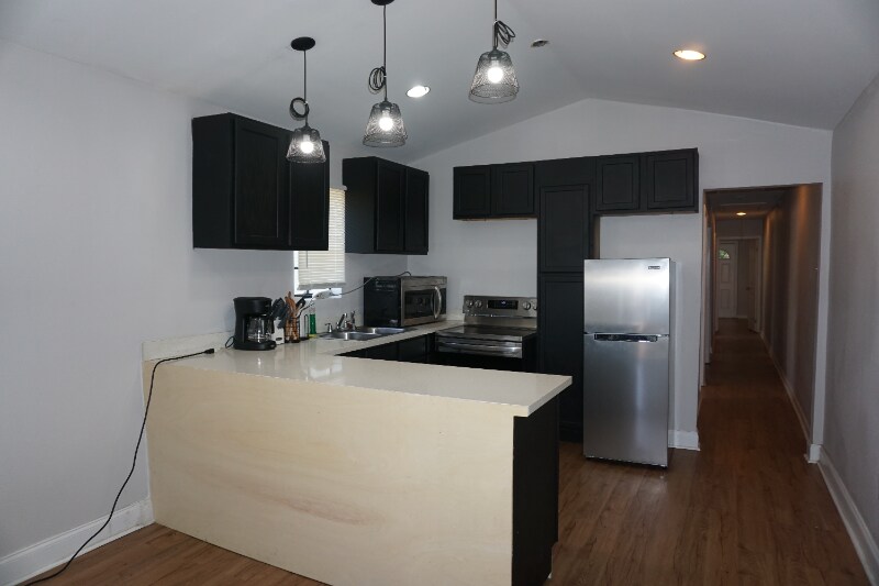 Building Photo - 1019 Lizardi St