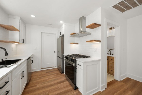 Building Photo - 910 Apex St