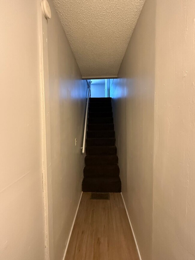 Building Photo - 658 Cooper St