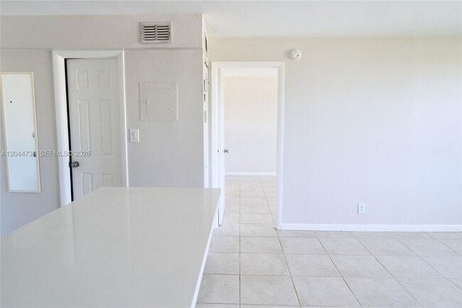 Building Photo - 3000 N Ocean Blvd