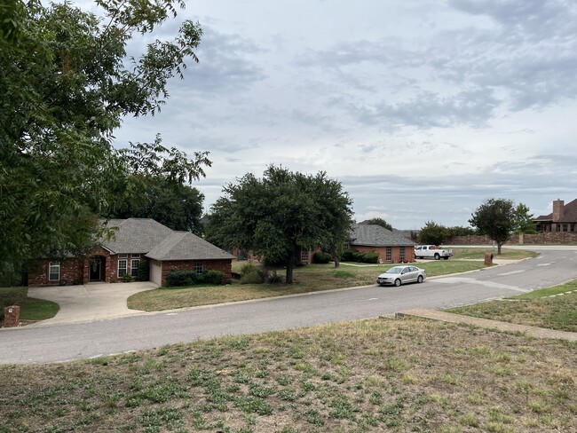 Building Photo - 8836 Hidden Hill Dr