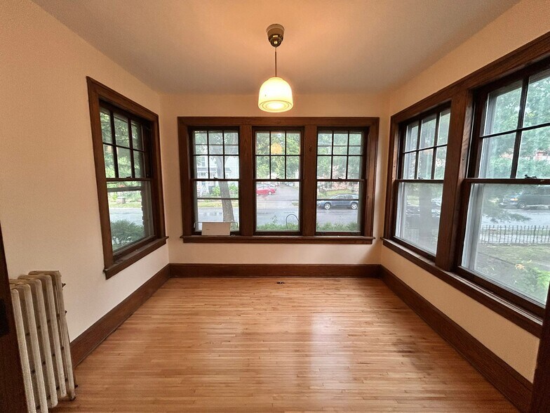 Sun room - 2806 Pleasant Ave