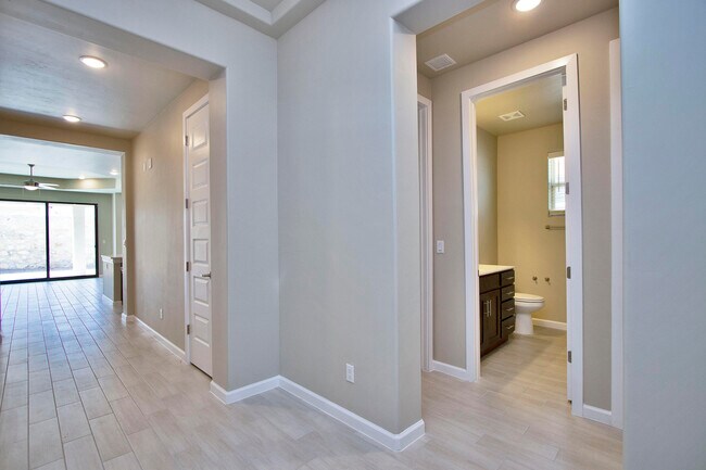 Building Photo - 729 C. Escondida