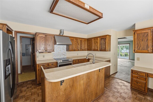 Building Photo - 315 E Fairway Ln