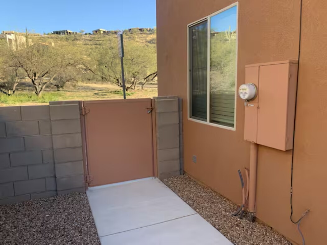 Building Photo - 4261 N Red Sun Pl