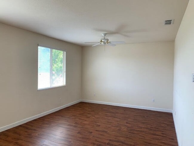 Building Photo - Five Bedroom Home In gated Serrano