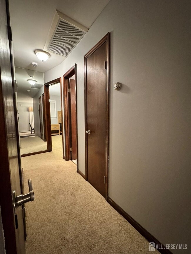 Building Photo - 123 W Kelly St