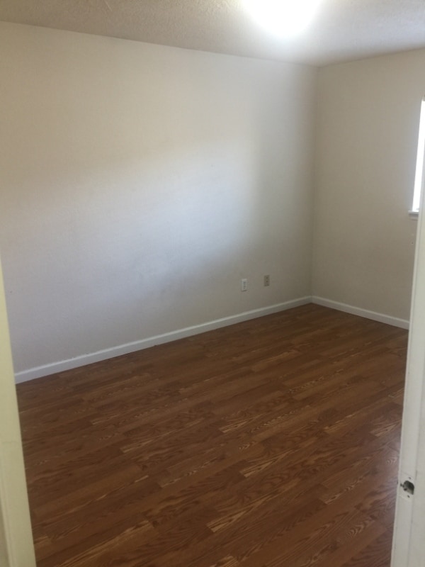Building Photo - 3400 Meadowbrook Cir