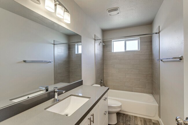 Building Photo - 808 S 1710 E