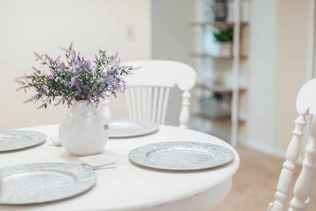 Building Photo - 722 Liberty Bell Blvd