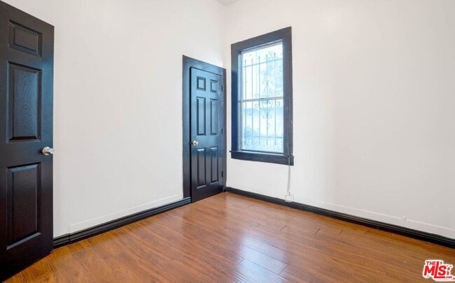 Building Photo - 955 S Ardmore Ave