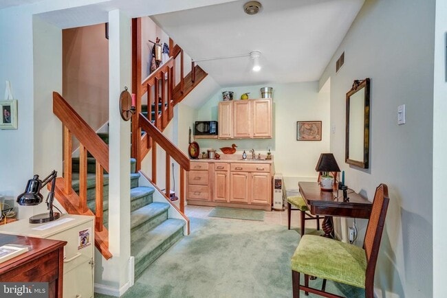 Building Photo - 71 Amity Dr