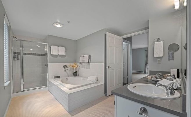 Building Photo - 3028 Western Ave