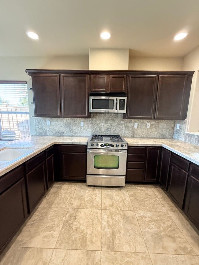 Building Photo - Newer Single Story Home in The Stone Gate ...
