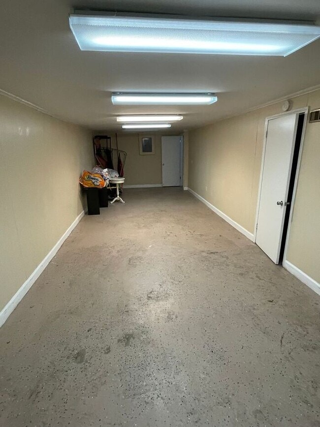 Building Photo - 2223 Humphrey St