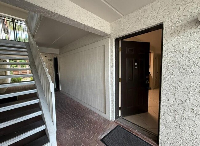 Building Photo - 631 N Orange Ave