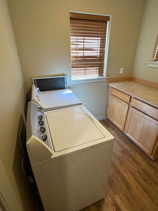 Building Photo - Single Family Home in a Great Location!