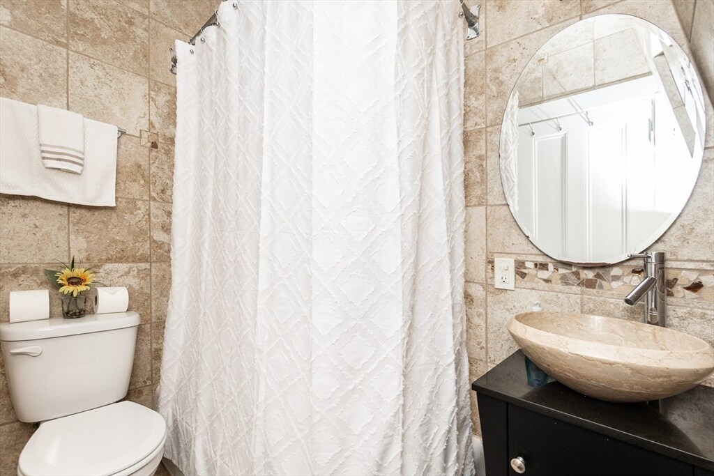 Building Photo - 69 Walker St