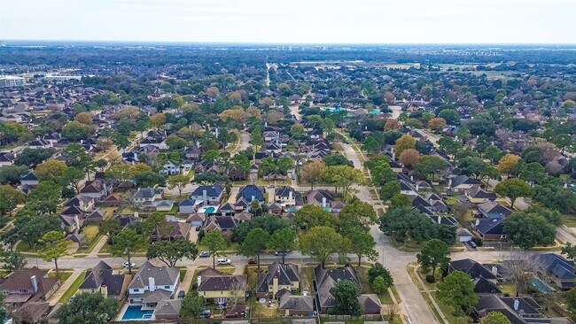 Building Photo - 18526 Fawn Run Ln