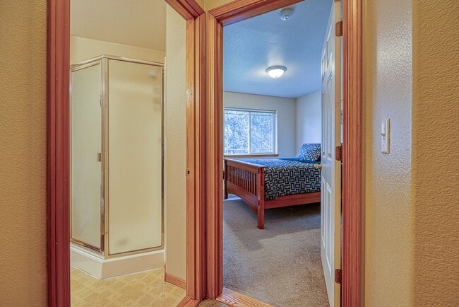 Building Photo - Fully Furnished Running Y Townhouse