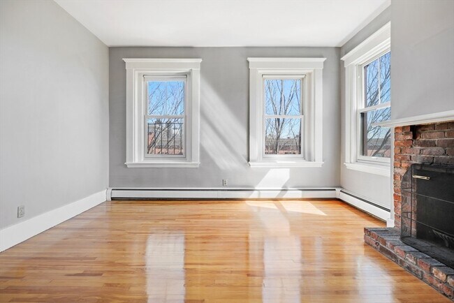 Building Photo - 28 Chestnut St