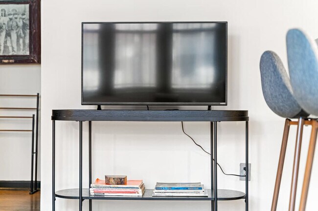 Building Photo - 3536 N Racine Ave