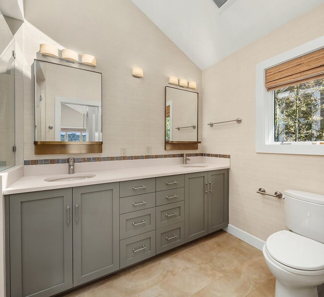 Building Photo - 3bd/3.5ba Mercer Island Home