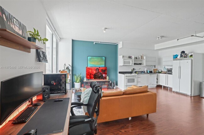 Building Photo - 690 SW 1st Ct