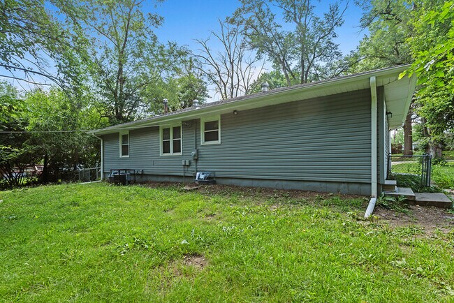 Building Photo - Newly rehabbed 3 bed 1.5 bath in Raytown