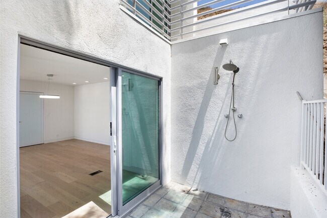 Building Photo - 21349 Rambla Vis