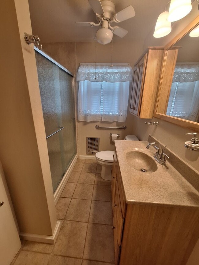 Building Photo - Cute CUTE 3bedroom