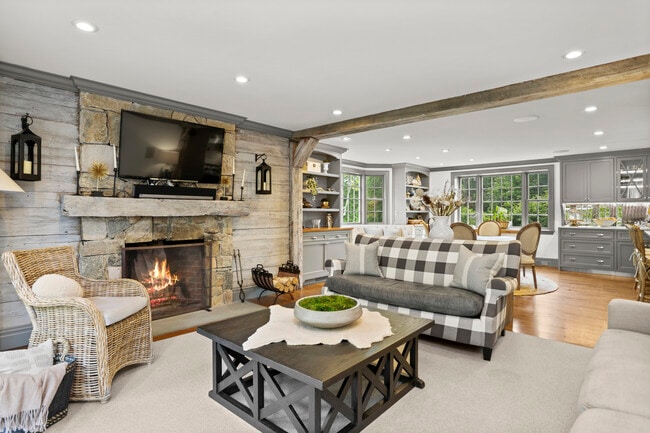 Building Photo - 141 W Norwalk Rd