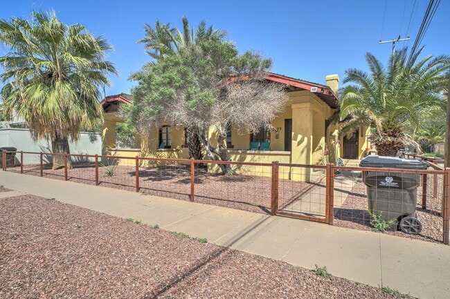 Building Photo - 1121 N 5th St