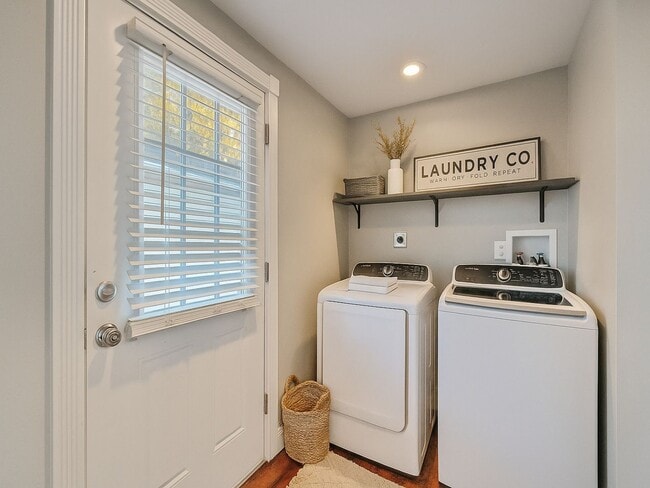 Building Photo - Stunning 4-Bed, 2.5-Bath Corner Lot Home with Modern Upgrades & Detached Garage – Move-In Ready!