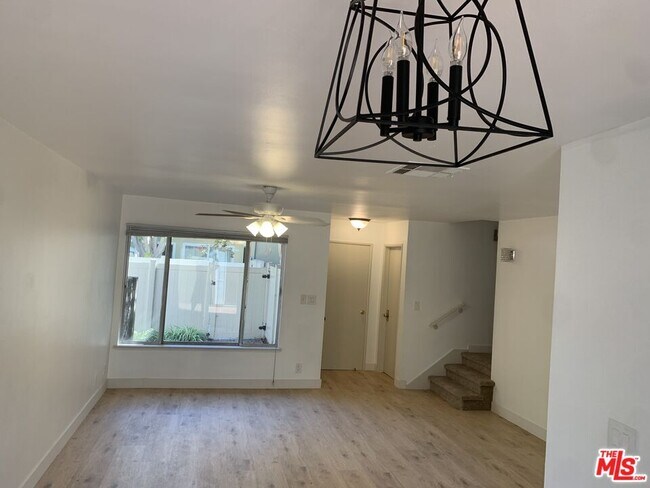 Building Photo - 11138 Aqua Vista St
