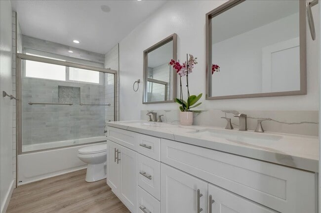 Building Photo - 745 Domingo Dr