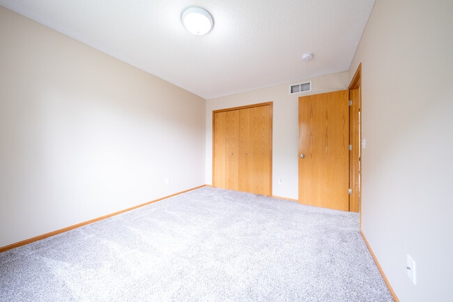 Building Photo - 2750 Mallard Dr