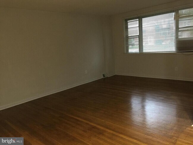 Building Photo - 4042 Balwynne Park Rd