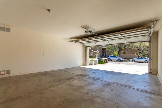 Building Photo - 1238 W Dana Dr