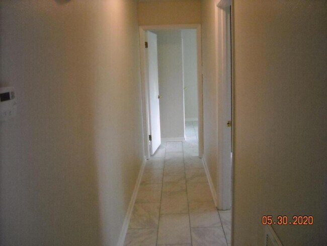Building Photo - 10331 W Almond Dr