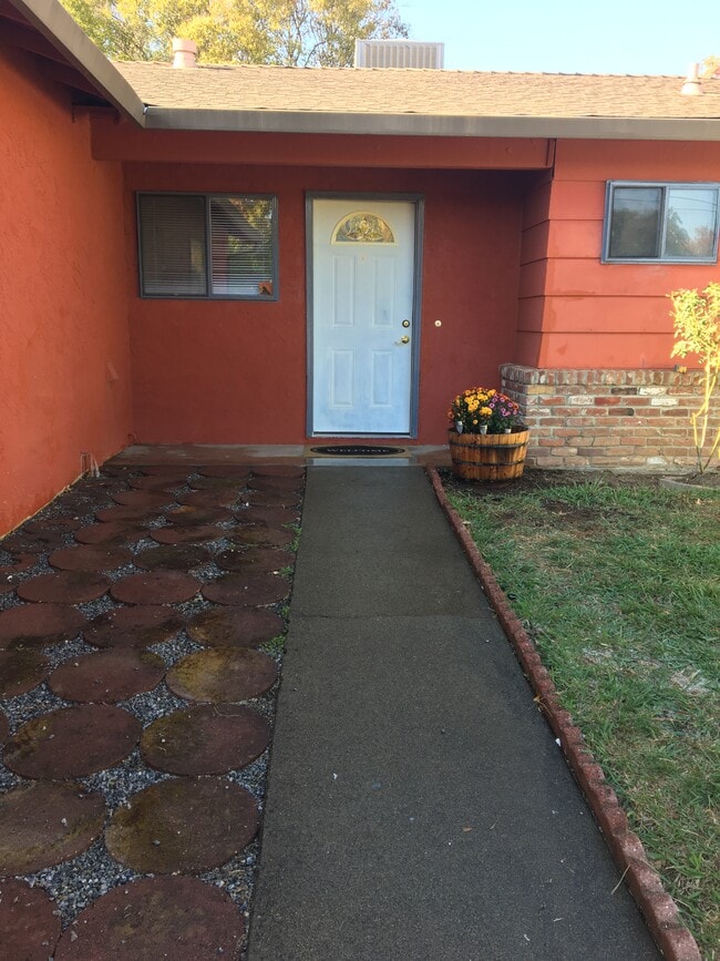 Building Photo - 4465 La Mirada Cir